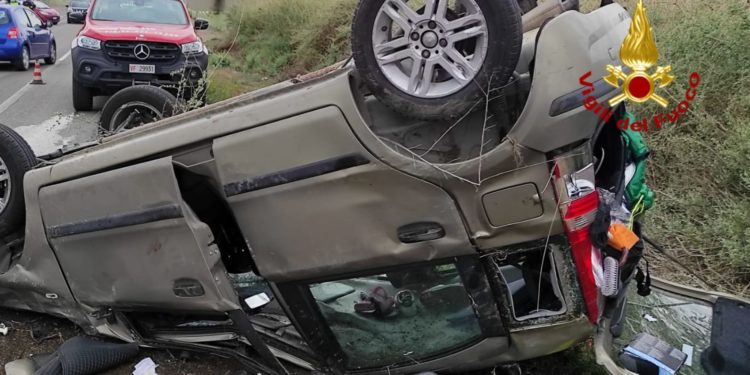 Incidente stradale nella strada comunale di Pitz’e Serra, i vigili del fuoco intervengono per la messa in sicurezza