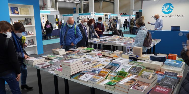 Torino: lo stand Aes protagonista anche della seconda giornata del Salone internazionale del libro