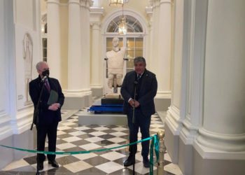 La Sardegna a San Pietroburgo con un gigante di Mont’e Prama