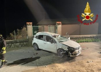 Bono: auto contro un muro di recinzione, una persona in codice rosso