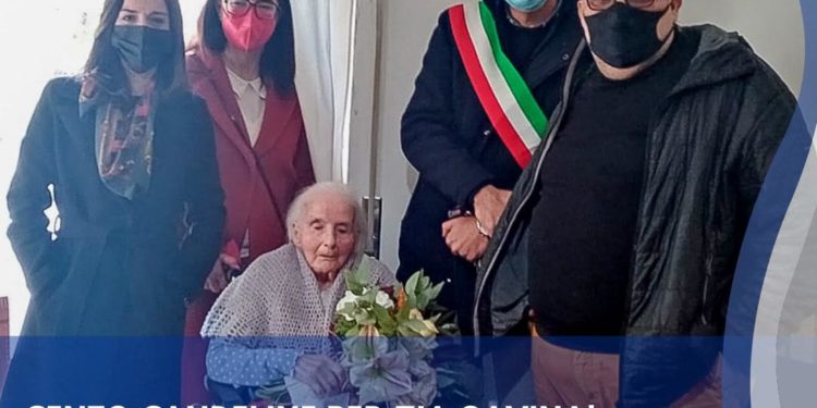 Nuoro e la frazione di Lollove in festa per i cent’anni di zia Gavina Puggioni