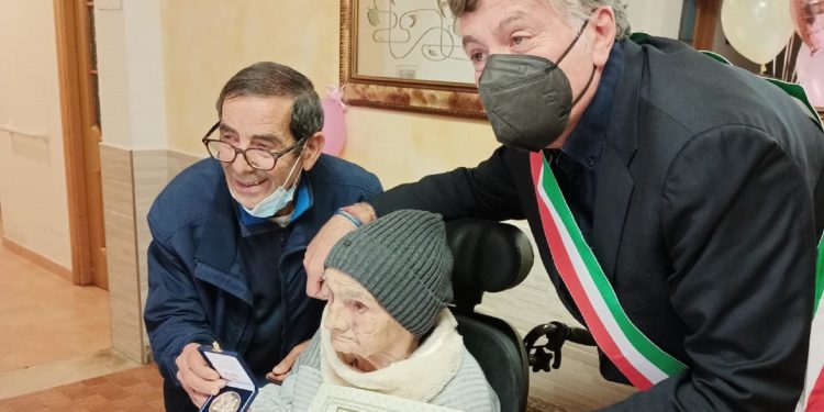 Cagliari in festa per cent’anni di zia Gigina Piras