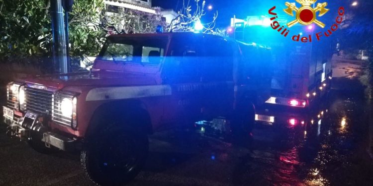 Siniscola, violento temporale a La Caletta: sul posto i vigili del fuoco