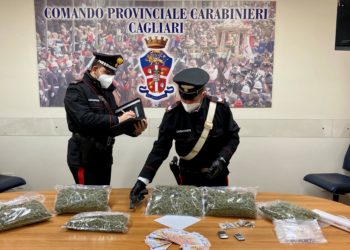 I carabinieri del Nucleo Investigativo di Cagliari hanno arrestato 2 pregiudicati cagliaritani trovati in possesso di circa 3 kg di marijuana