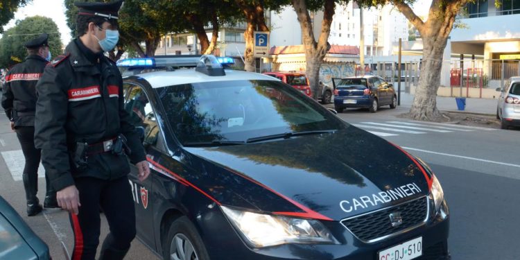 I carabinieri della sezione radiomobile della Compagnia di Cagliari hanno sventato stamane il tentativo di suicidio di un giovane
