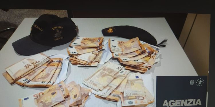 Aeroporto di Elmas: sequestrati 25.000 euro di valuta non dichiarata