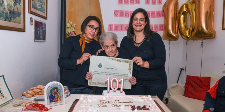 Auguri a tzia Remunda Loi: la nonnina di Orosei compie 101 anni
