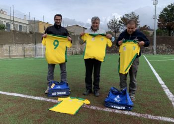 Solidarietà dopo gli incendi: consegnate le maglie da gioco al Cuglieri 195