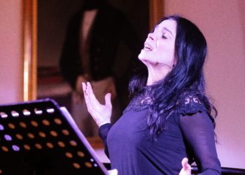 Debutto per Elena Pau de “La Fabbrica illuminata” nello spettacolo “La supplente”, venerdì al Teatro civico di Sinnai