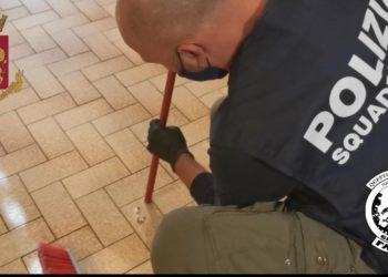 Polizia di Stato di Cagliari: dosi di cocaina nel bastone della scopa, arrestato dalla Squadra Mobile un 50enne
