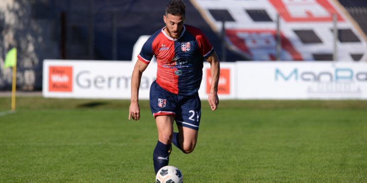 Un goal dell’attaccante sassarese Kalifa Kujabi ha deciso il derby tra Torres ed Arzachena