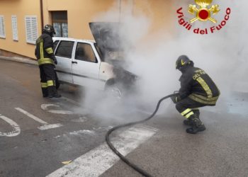 Tempio Pausania: un’auto a fuoco e un’altra si ribalta nella Fumosa, intervengono i vigili del fuoco
