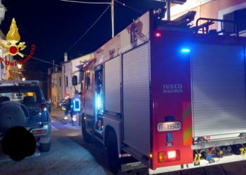 Incidente stradale a La Maddalena, sul posto i vigili del fuoco