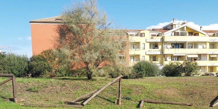 Porto Torres: danneggiate le staccionate realizzate dal cantiere Lavoras 