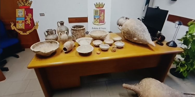 Gli agenti del Commissariato di Quartu Sant’Elena hanno sequestrato vari oggetti ad un collezionista di beni archeologici