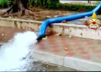 Maltempo: si moltiplicano le richieste di intervento inoltrate ai vigili del fuoco