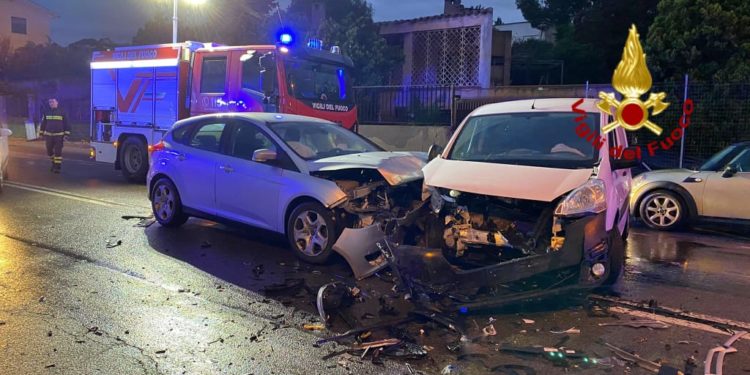 Incidente stradale sulla litoranea in viale Leonardo Da Vinci, due feriti non sono gravi, uno è in codice giallo