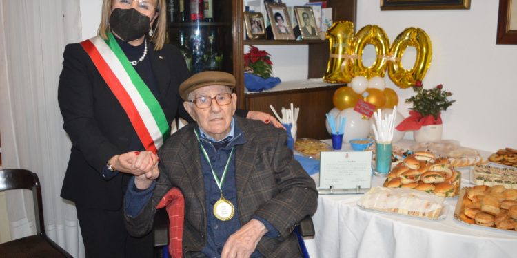 Quartu Sant’Elena in festa per i cent’anni di zio Renato Anedda