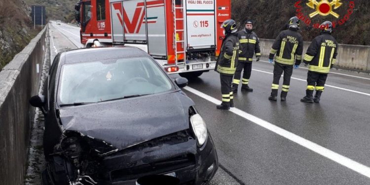 Fonni: incidente stradale sulla 389, ferita una 29enne