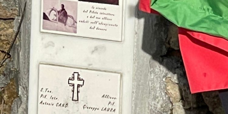 Alghero: una lapide in ricordo del sottotenente pilota istruttore Antonio Cano e l’allievo pilota Giuseppe Laura