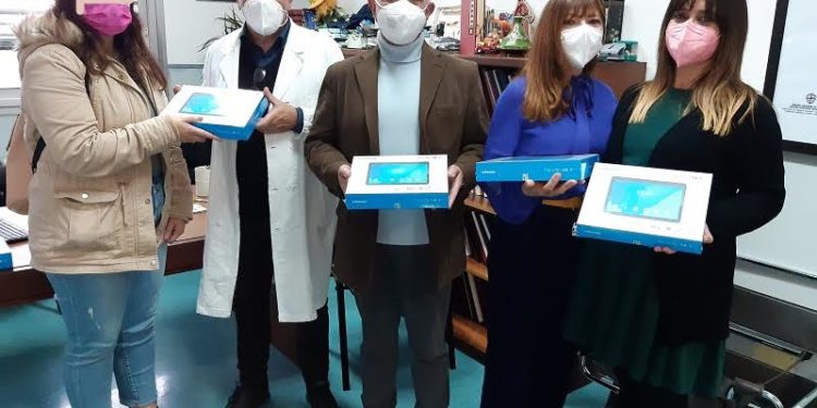 Autismo in Rete, all’Aou di Sassari consegnati i primi tablet