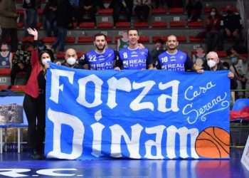 Sassari: gli ospiti di Casa Serena donano uno striscione alla Dinamo Banco di Sardegna