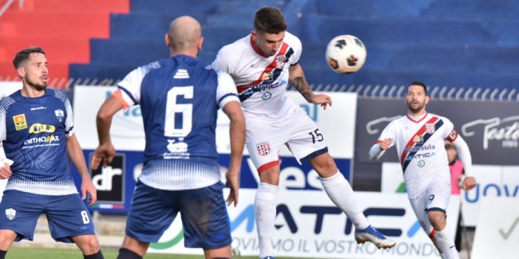 La Torres travolge 4 a 0 l’Insieme Formia e riduce di due punti il ritardo dalla vetta, grazie al pari imposto dal Cassino alla capolista Giugliano