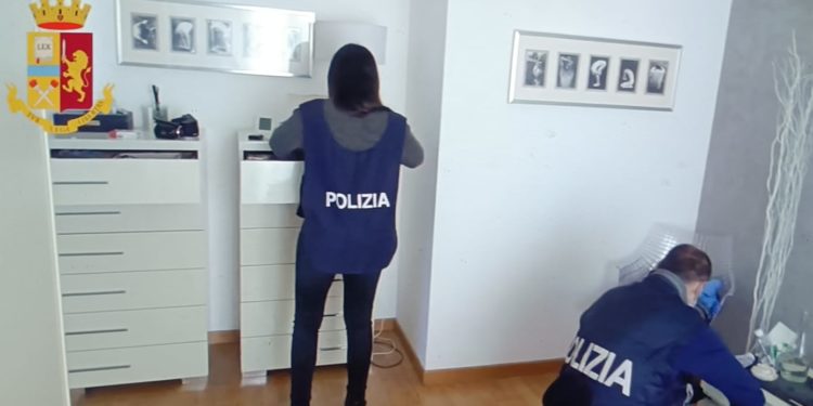 Polizia di Stato di Cagliari: comprano online la “droga dello stupro”, due arresti a Cagliari