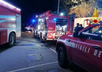 Incendio in un appartamento a Pirri, i vigili del fuoco all’interno hanno trovato il corpo di un uomo privo di vita