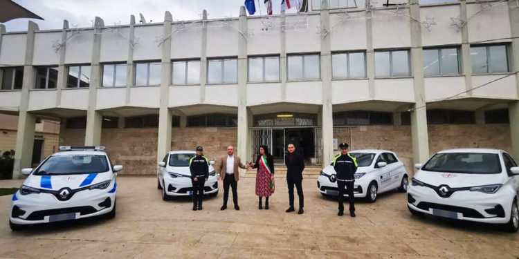 Porto Torres, in Comune quattro auto elettriche finanziate dalla Rete metropolitana