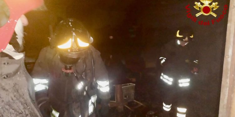 La Maddalena: a fuoco una cantina, sul posto i vigili del fuoco