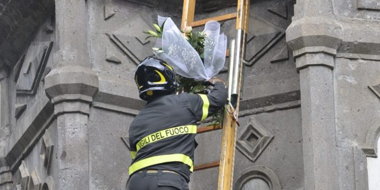 I vigili del fuoco di Cagliari hanno partecipato alla deposizione della Corona d’Alloro sulla statua della Vergine Immacolata