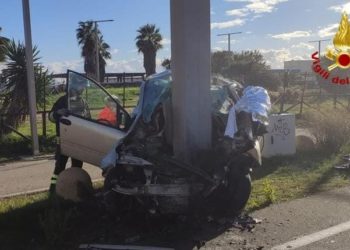 Grave incidente stradale sulla litoranea del Poetto in viale Golfo di Quartu, un morto