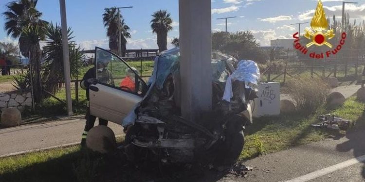 Grave incidente stradale sulla litoranea del Poetto in viale Golfo di Quartu, un morto