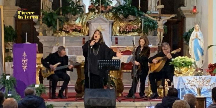 Cantendi A Deus. La Voce di Elena Ledda incanta Decimoputzu