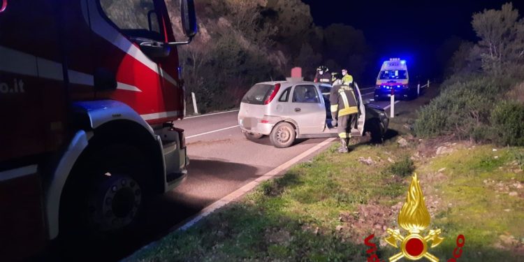 Incidente stradale sulla 427, sul posto i vigili del fuoco
