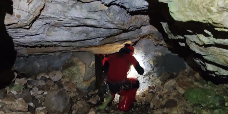 A Dorgali sono stati ritrovati i sette speleologi bloccati nella grotta di Ispinigoli