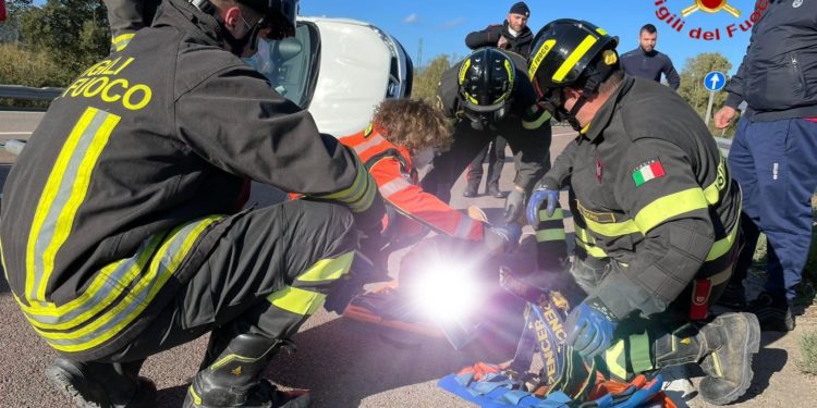 Incidente stradale sulla Tortolì-Lotzorai, sul posto i vigili del fuoco ed i carabinieri di Tortolì