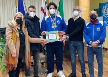 Il comune di Sennori ha premiato Vittorio Cabras, bronzo ai Campionati italiani assoluti di pesistica olimpica