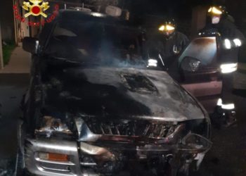 Bolotana: a fuoco un fuoristrada, intervengono i vigili del fuoco