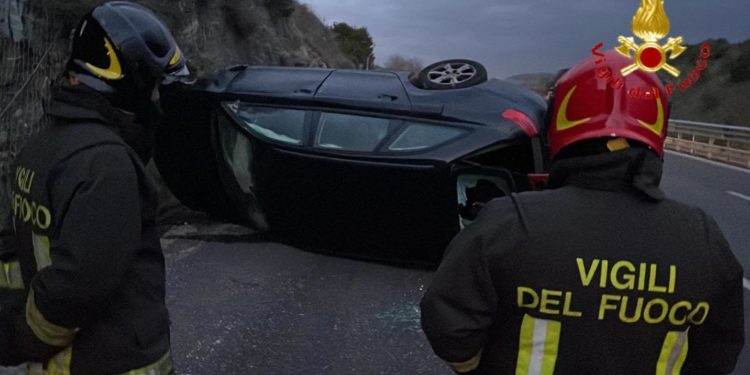 Orotelli: incidente stradale sulla 131 Dcn, una ragazza trasportata in ospedale 