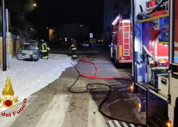 Olbia: a fuoco due auto, sul posto i vigili del fuoco