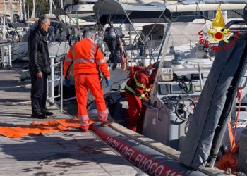 Stamane due persone cadute in mare nel Molo di Ponente del porto di Cagliari sono state salvate dai vigili del fuoco