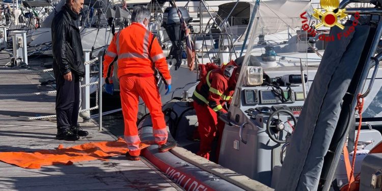 Stamane due persone cadute in mare nel Molo di Ponente del porto di Cagliari sono state salvate dai vigili del fuoco