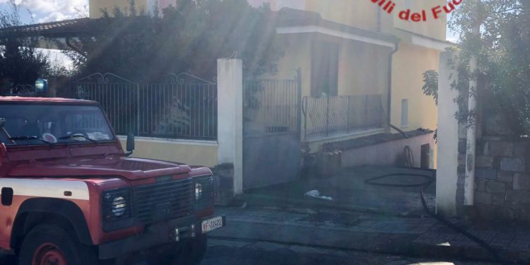 Suelli: a fuoco un appartamento, intervengono i vigili del fuoco