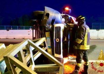 Olbia: incidente stradale sulla rotonda Felix, sul posto i vigili del fuoco