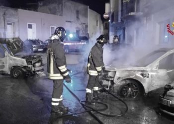 Pirri: a fuoco quattro autovetture, sul posto i vigili del fuoco