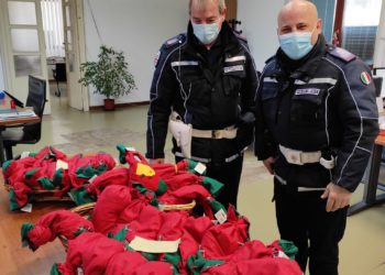 A Sassari, la pandemia non ferma la Befana della Polizia locale