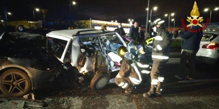 Scontro tra 6 auto sulla SS 554, 7 persone ferite