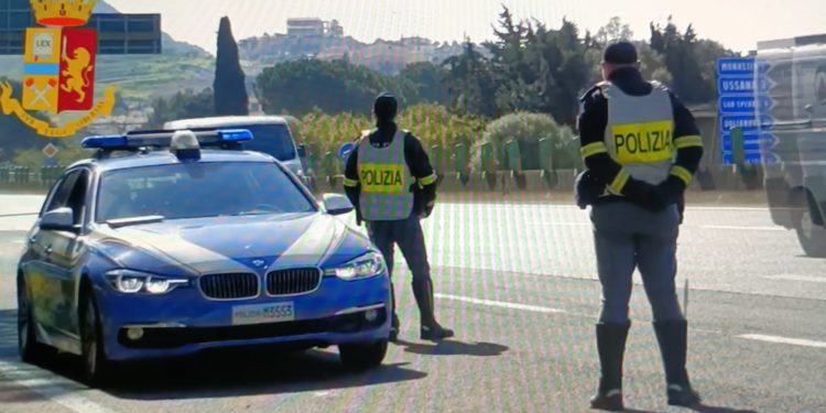 Gli agenti della Polizia di Stato di Cagliari hanno arrestato un corriere della droga con tre kg di cocaina marchiata “CR7″